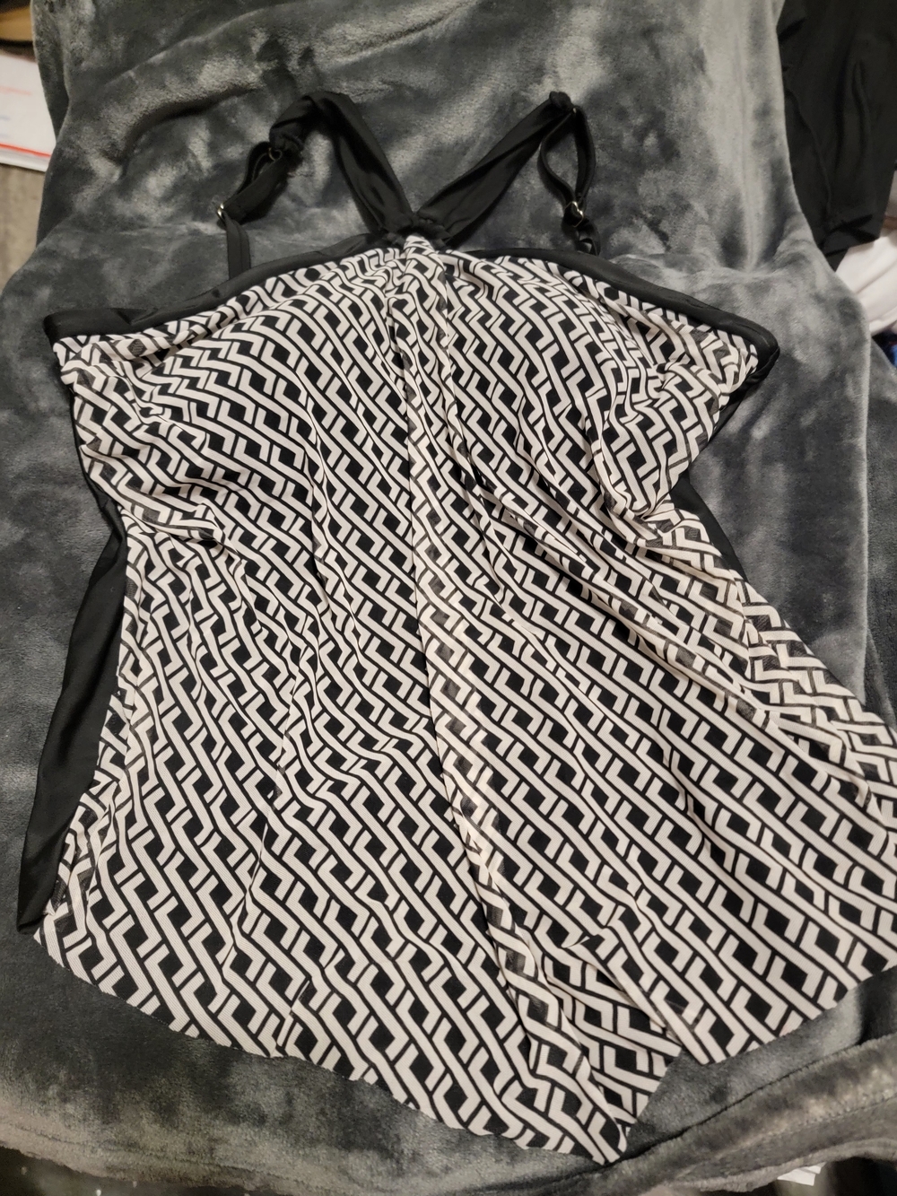 Black & White Geometric Women’s Swim Tankini Top